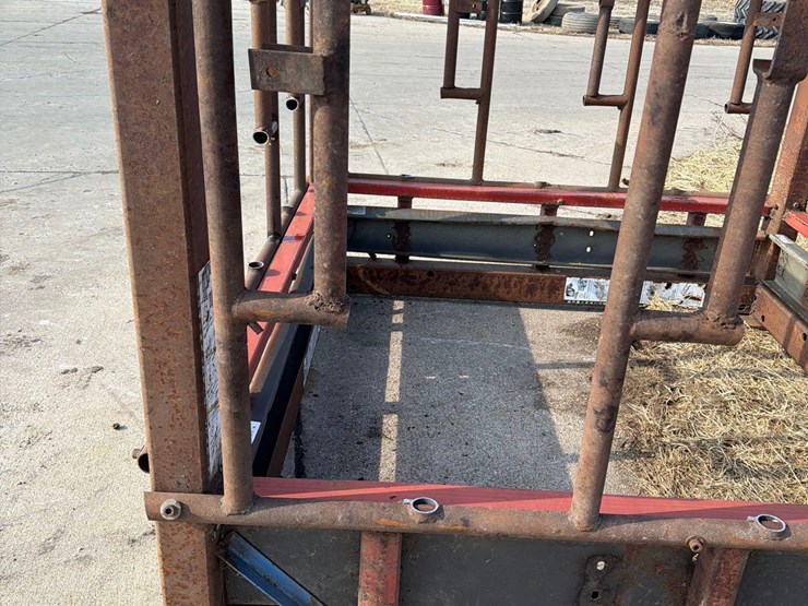 homemade-7ft-x-7ft-hay-feeder-image-5