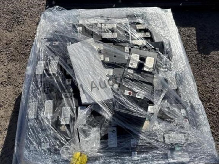 pallet-of-asst-large-breakers-image-5