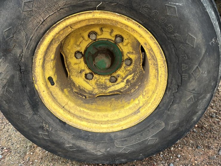 john-deere-328-image-11