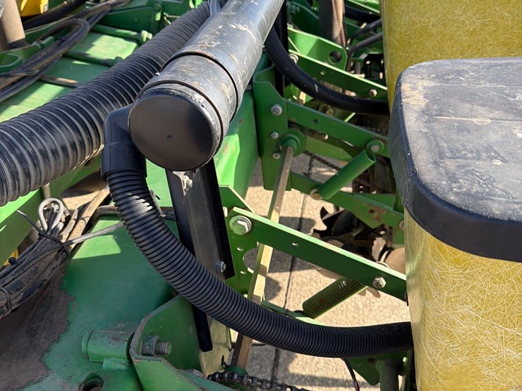 john-deere-7200-image-52