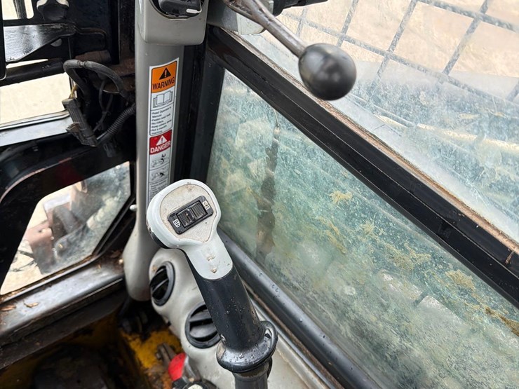 2018-new-holland-l234-image-40