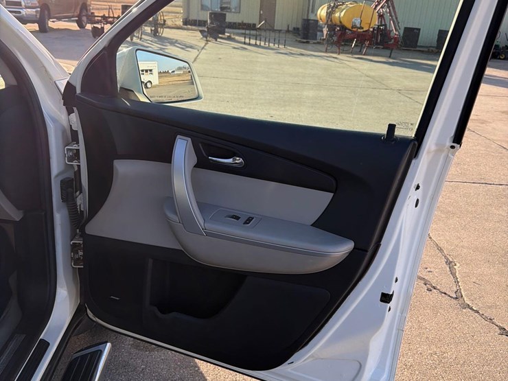 2010-gmc-acadia-slt-image-41