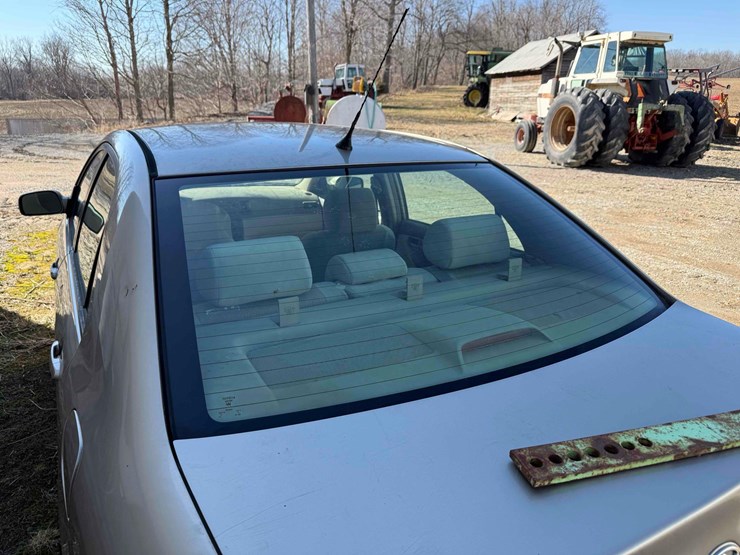 toyota-corolla-le-image-10