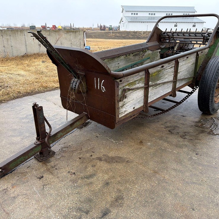 John Deere 10ft Manure Spreader