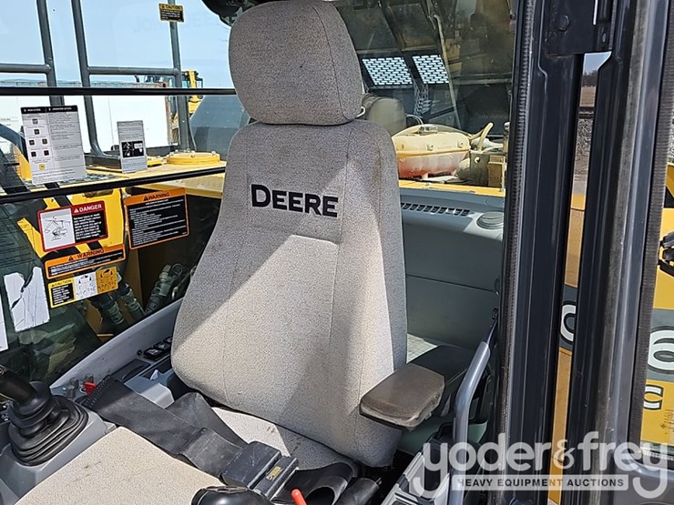 deere-160g-lc-image-31