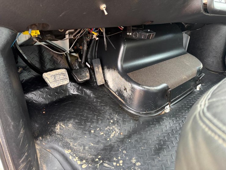 #205-•-lot-205-image-44