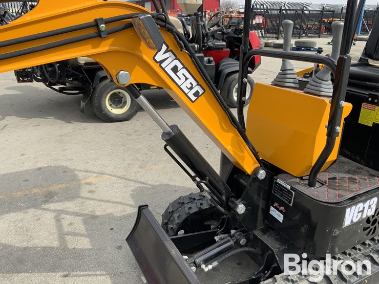 2025-massey-ferguson-730-image-10