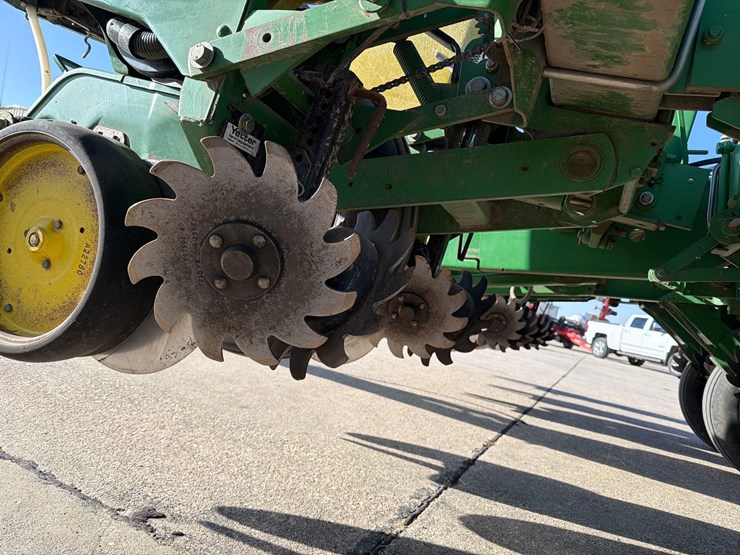 john-deere-7200-image-47