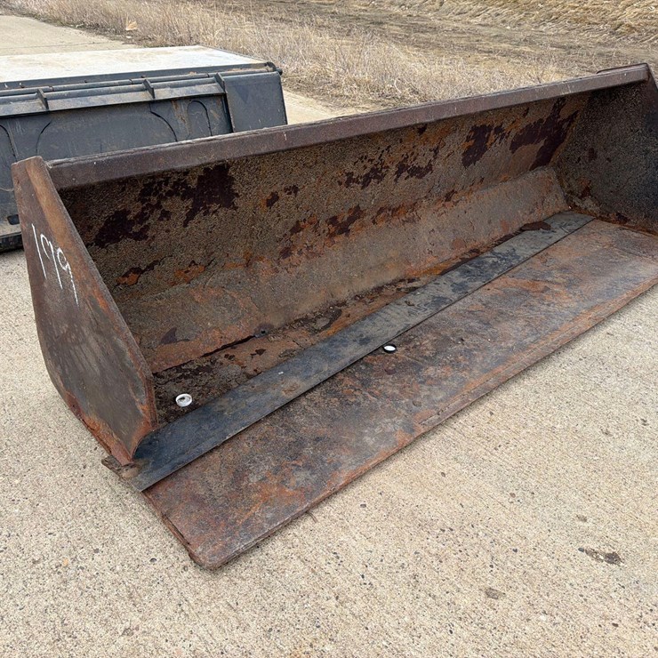 Skidloader 8ft Quick Tach Bucket