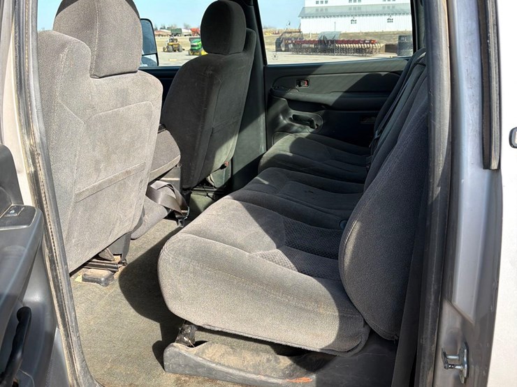 2005-chevrolet-k2500-image-25