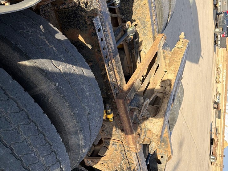 2001-volvo-vn-image-10