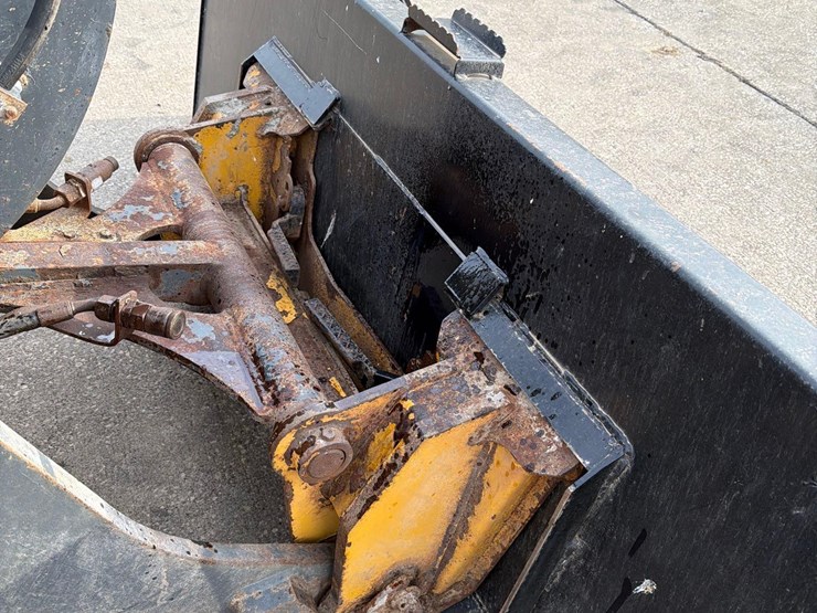 2016-deere-244k-image-16