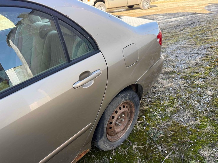 toyota-corolla-le-image-9