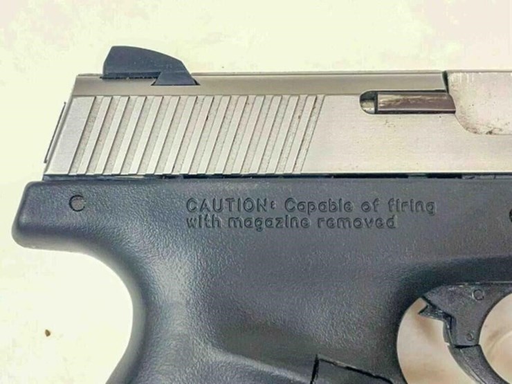 smith&-wesson-pistol-image-2