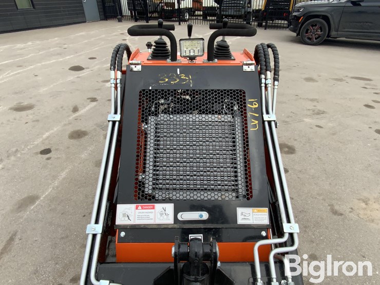 2025-massey-ferguson-730-image-14