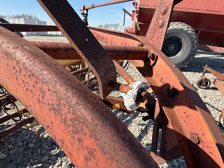 new-holland-256-image-31