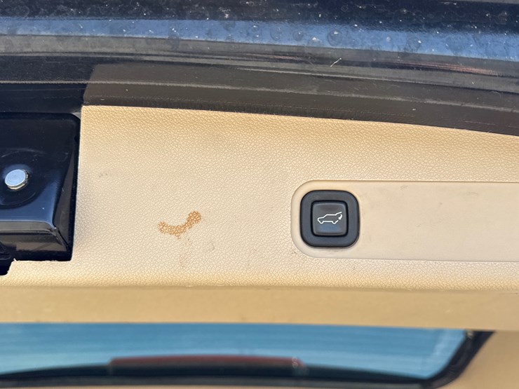 2010-chevrolet-tahoe-image-12