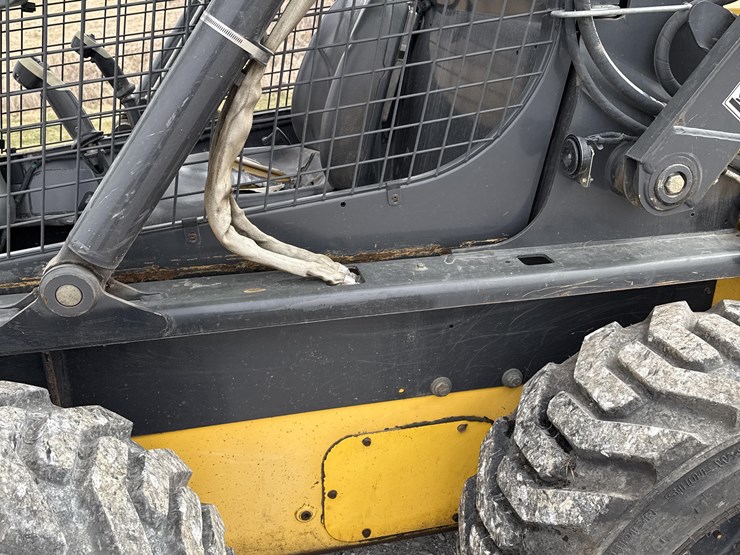 2013-new-holland-l230-image-12