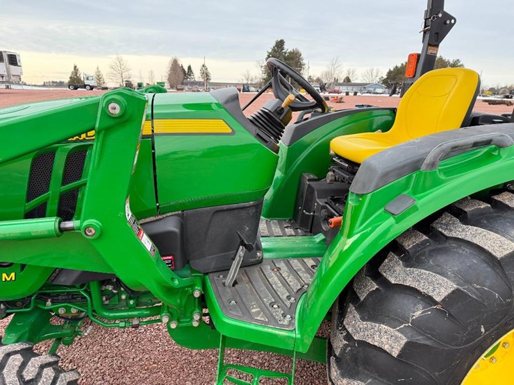 john-deere-4052m-image-21