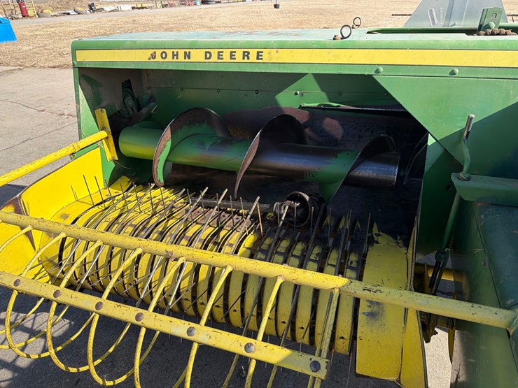 john-deere-336-image-24