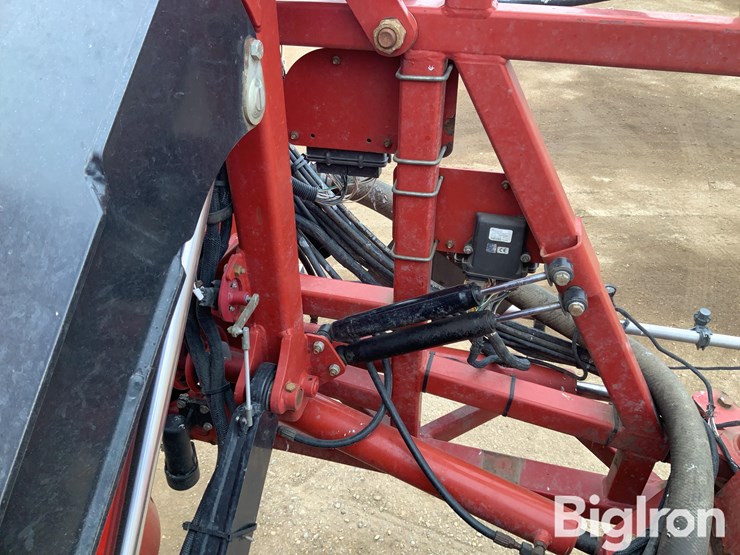 2013-case-ih-4430-self-propelled-sprayer-image-14