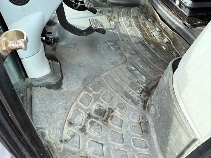 2011-new-holland-t6030-plus-image-28