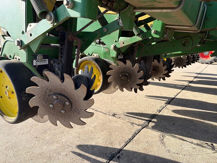 john-deere-7200-image-30