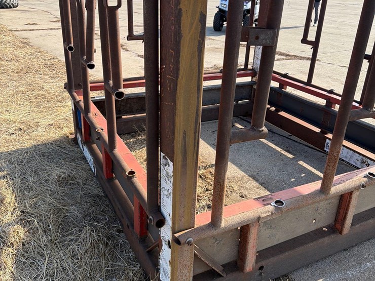 homemade-7ft-x-7ft-hay-feeder-image-9
