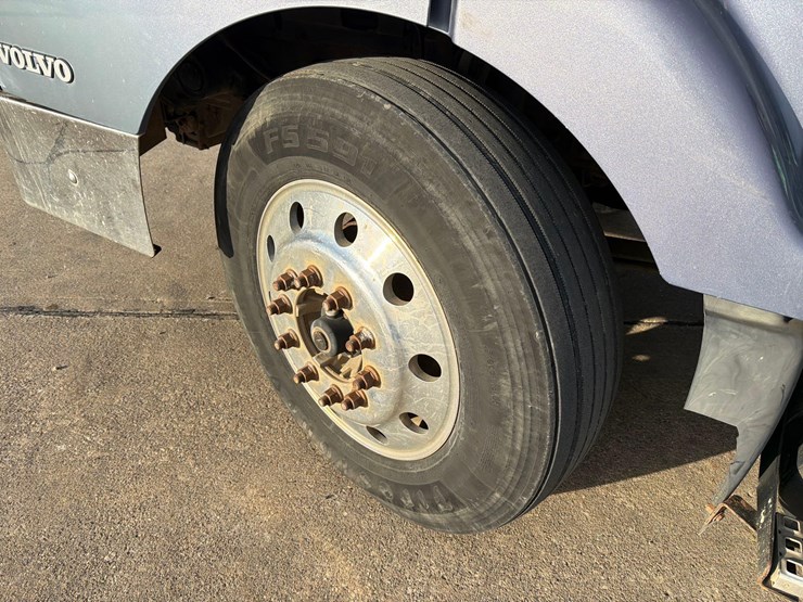 2001-volvo-vn-image-14