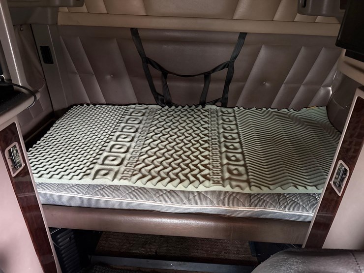 2016-peterbilt-389-image-83