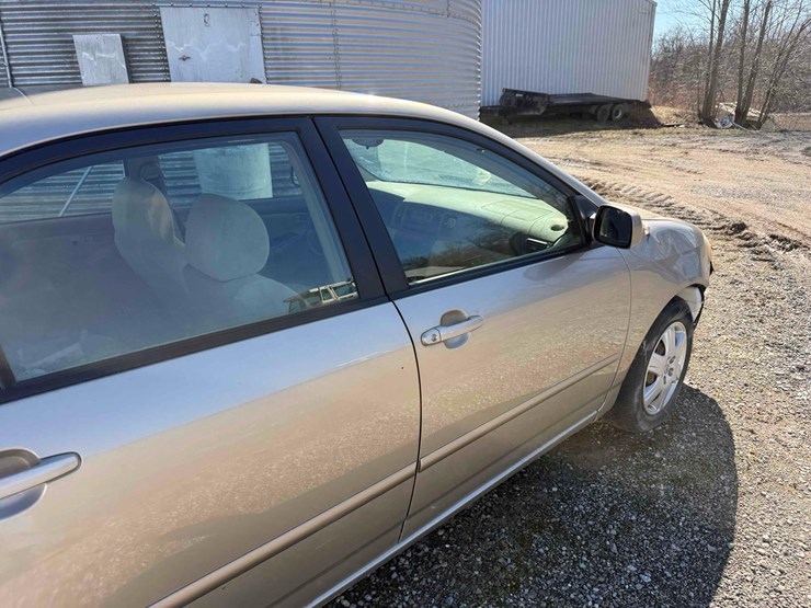 toyota-corolla-le-image-13