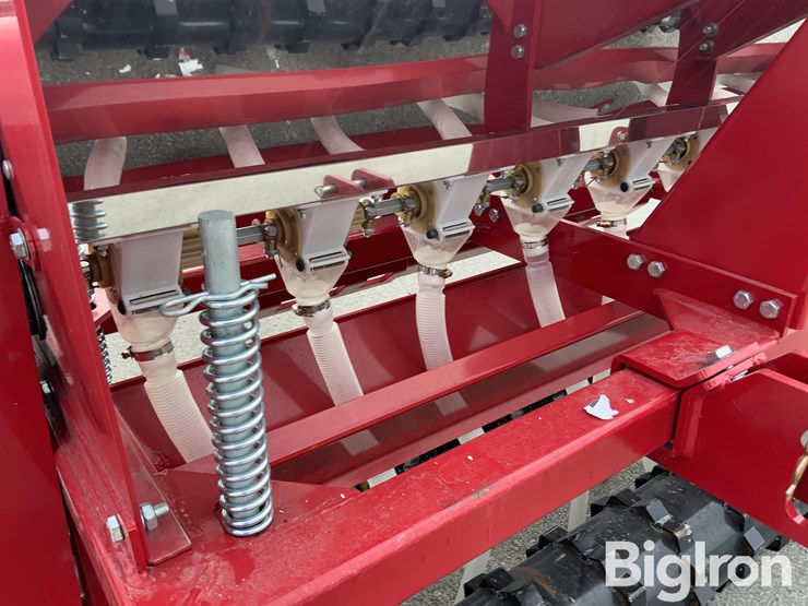 2025-massey-ferguson-730-image-13