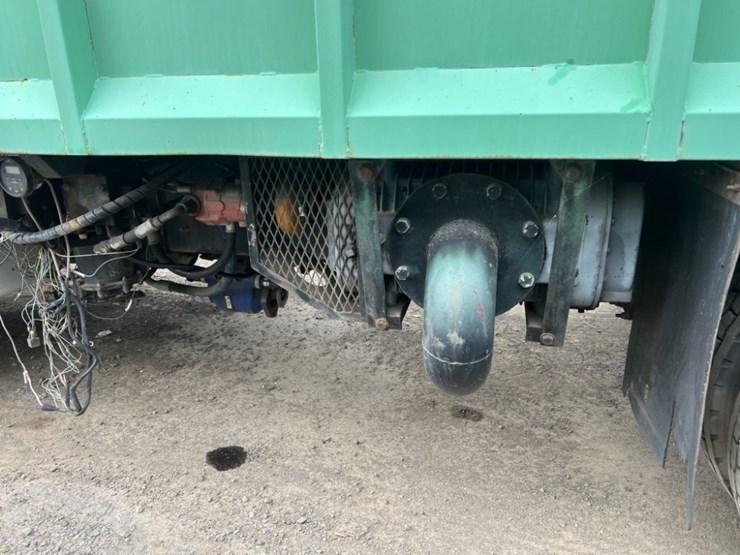 1998-freightliner-fl70-image-28