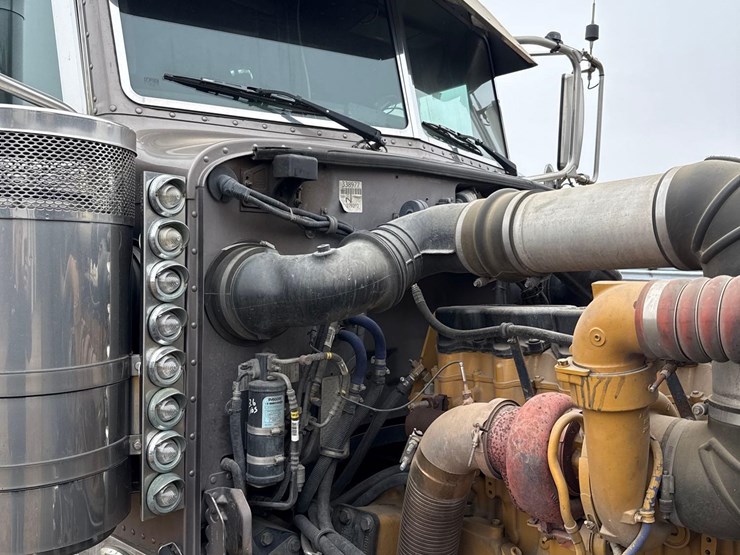 2016-peterbilt-389-image-123