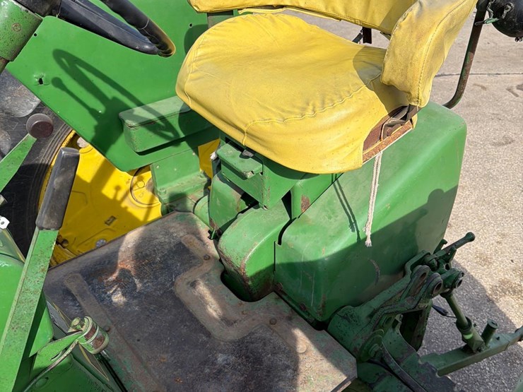 john-deere-3010-image-21