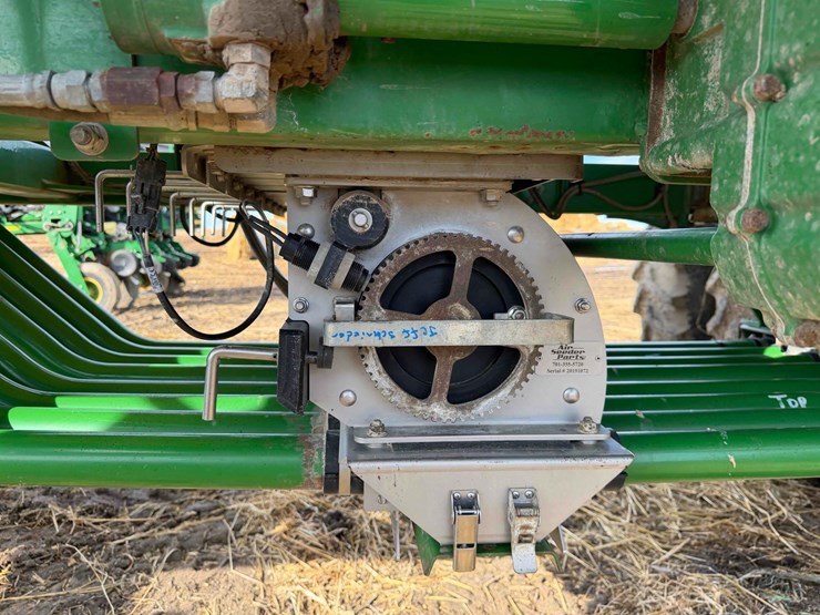 2011-john-deere-1890-image-29