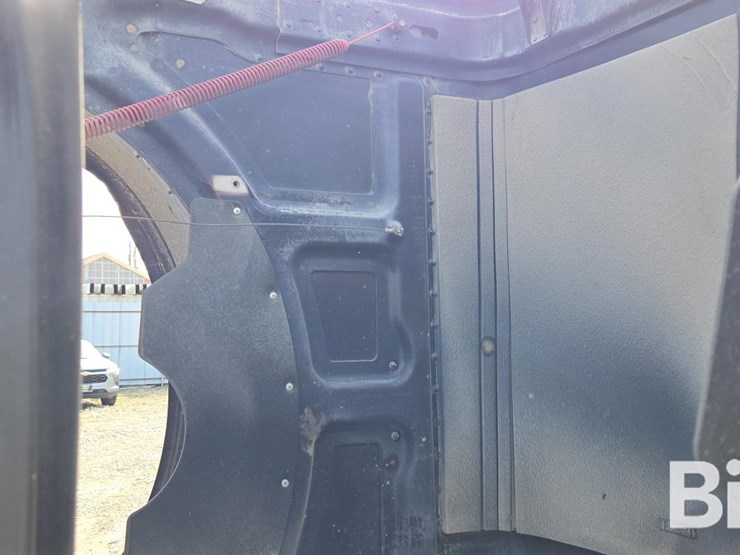 2022-peterbilt-389-image-11