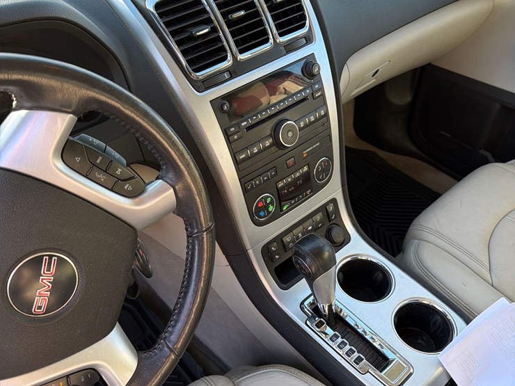 2010-gmc-acadia-slt-image-33