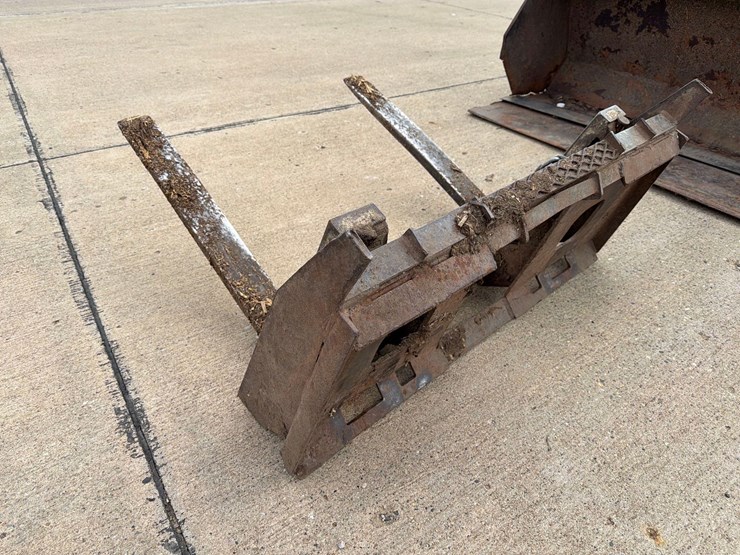 skidloader-quick-tach-pallet-forks-image-3