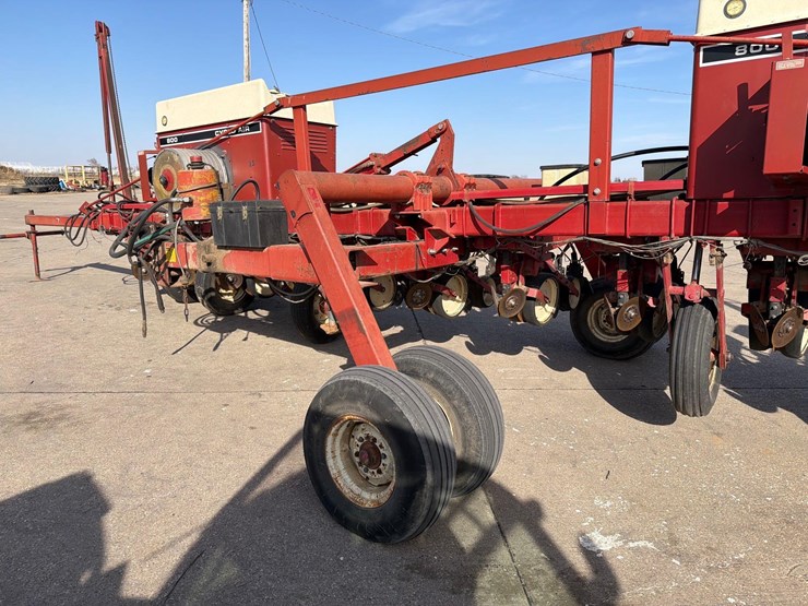 international-800-image-7