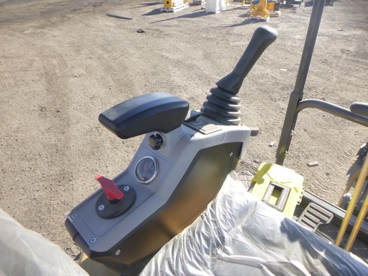 me20-hydraulic-excavator-image-22