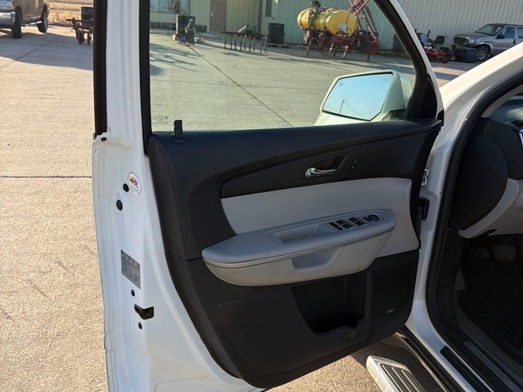 2010-gmc-acadia-slt-image-28