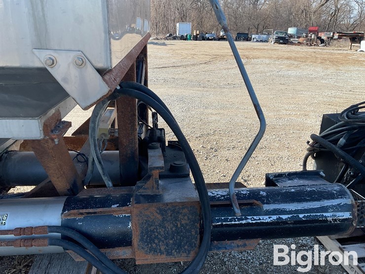 2013-adams-dry-fertilizer-tender-image-20