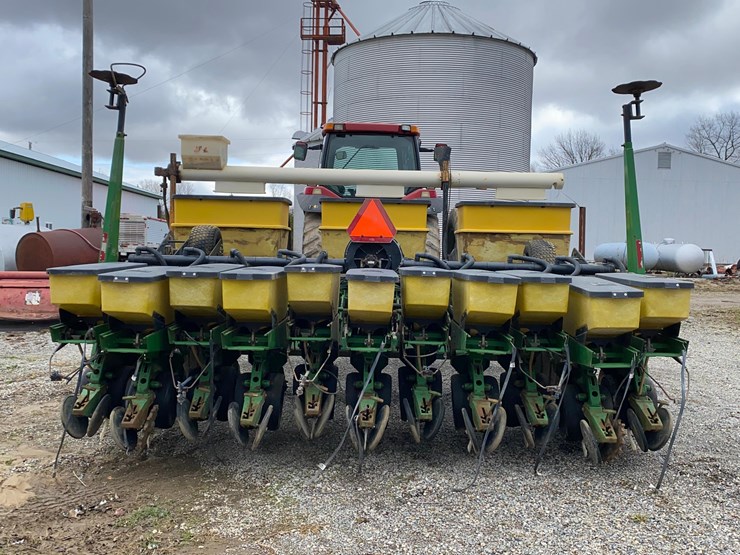 john-deere-7240-image-28