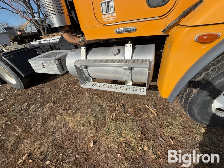 2001-freightliner-fld120-image-20