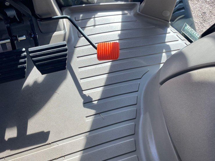 2013-case-ih-l765-image-50