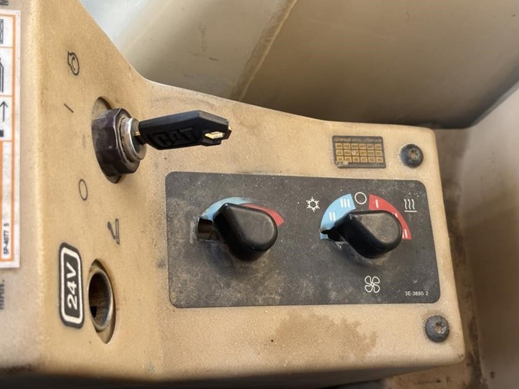 2006-caterpillar-143h-motor-grader-image-48