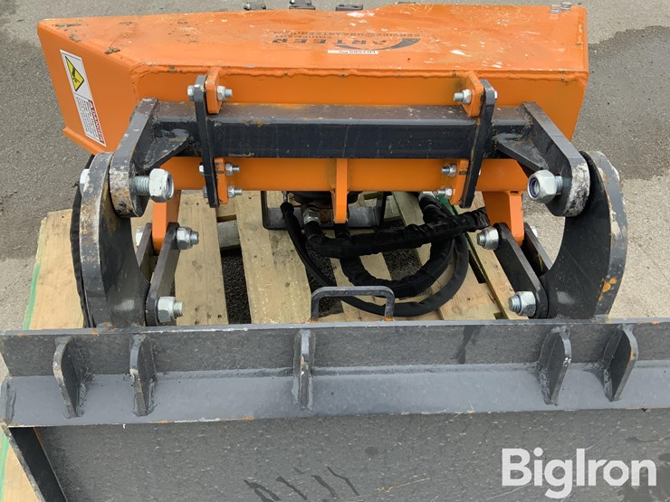 2025-massey-ferguson-730-image-11