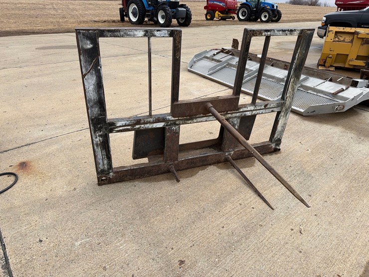 skidloader-quick-tach-bale-spear-image-1