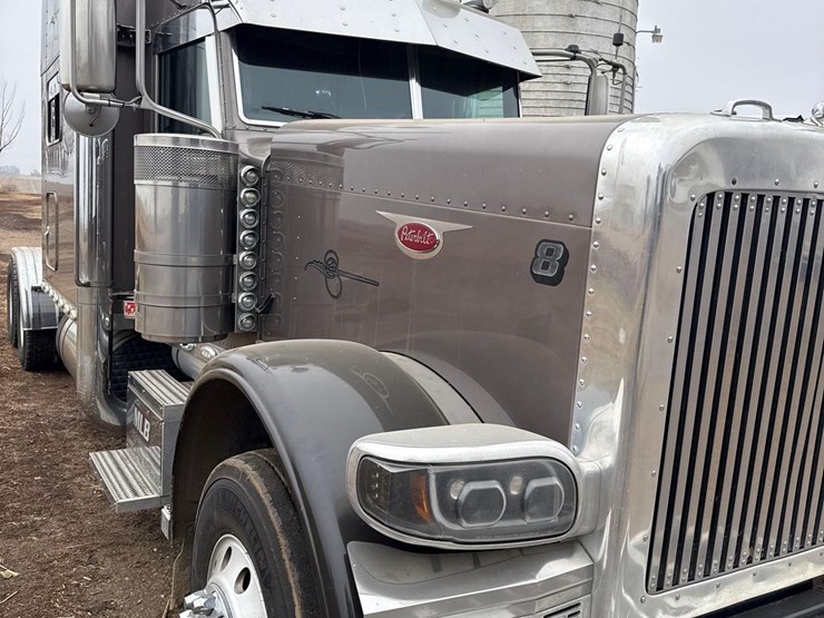 2016-peterbilt-389-image-135